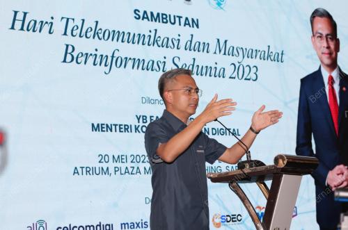 FAHMI FADZIL