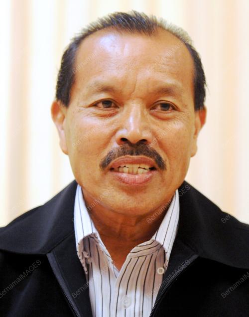 TUN ABANG MUHAMMAD SALAHUDDIN