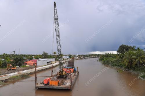 PROJEK BENTENG HAKISAN & LALUAN TEPI SUNGAI KAMPUNG GEDONG