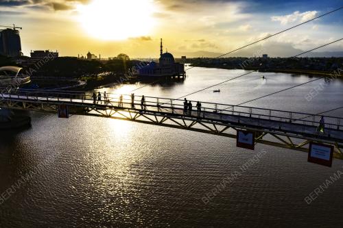 PEMANDANGAN SENJA DI KUCHING
