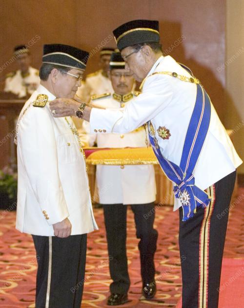 TUN MUHAMMAD SALAHUDDIN ABANG BARIENG