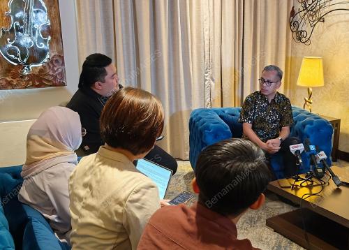 FAHMI FADZIL