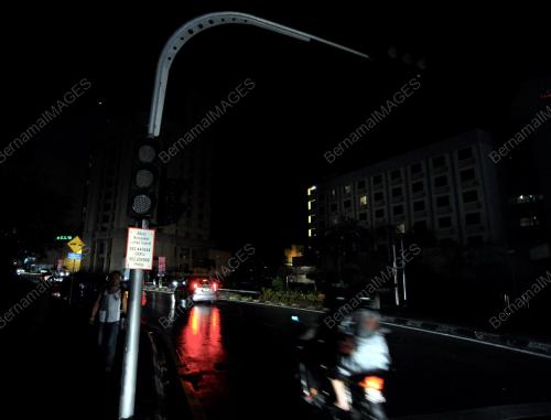 SK07_27062013_KUCHING_BERGELAP