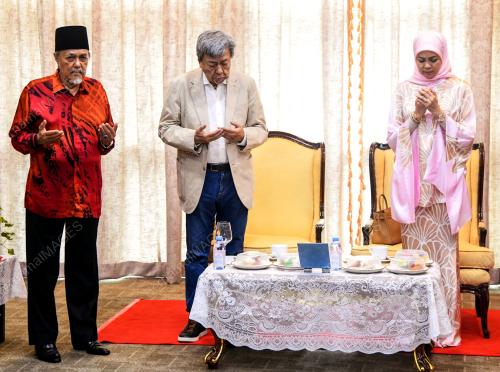 SULTAN SHARAFUDDIN IDRIS SHAH