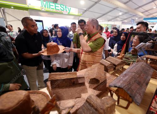 DATUK SERI FADILLAH YUSOF