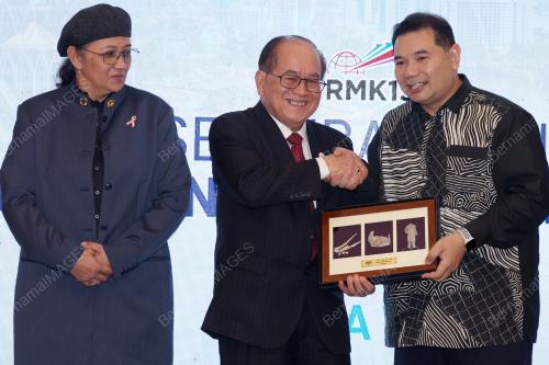 DATUK AMAR DOUGLAS UGGAH EMBAS