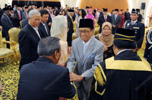 TUN ABANG MUHAMMAD SALAHUDDIN
