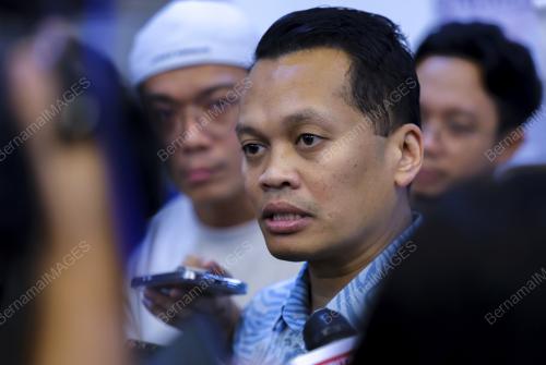 NIK NAZMI NIK AHMAD