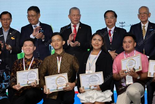 DATUK SERI FADILLAH YUSOF