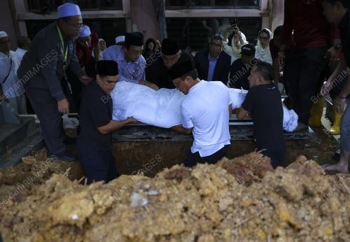 ALLAHYARHAM TAN SRI ABANG ABU BAKAR ABANG MUSTAPHA