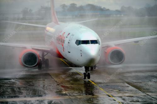 PENERBANGAN TERUS PERTAMA PESAWAT FIREFLY