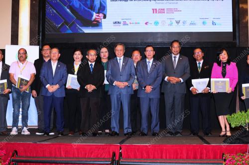 TAN SRI ABANG JOHARI TUN OPENG