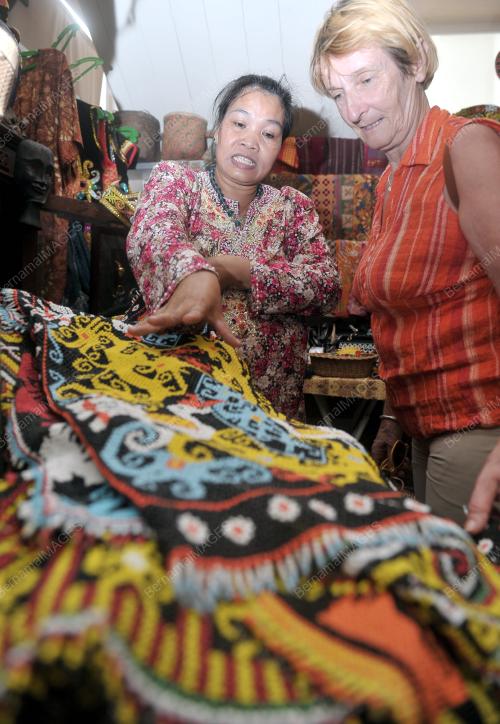SK08_12012014_PAMERAN_MANIK