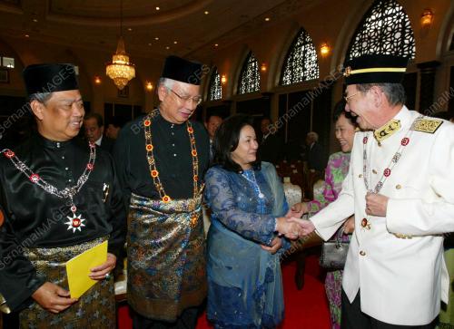 MOHD NAJIB TUN ABDUL RAZAK