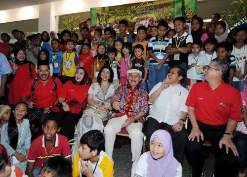 SK08_12082012_BAJU_RAYA