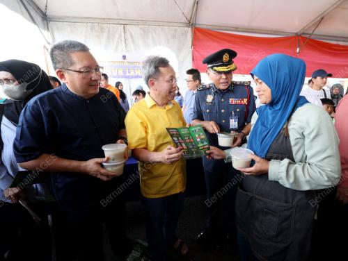 DATUK SERI DR SIM KUI HIAN