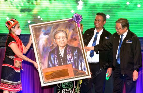 TAN SRI ABANG JOHARI TUN OPENG