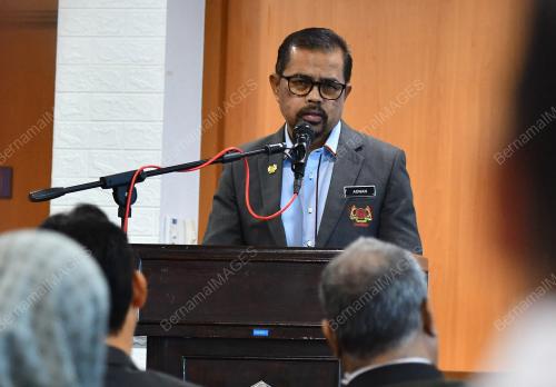 DATUK DR ADNAN MAT