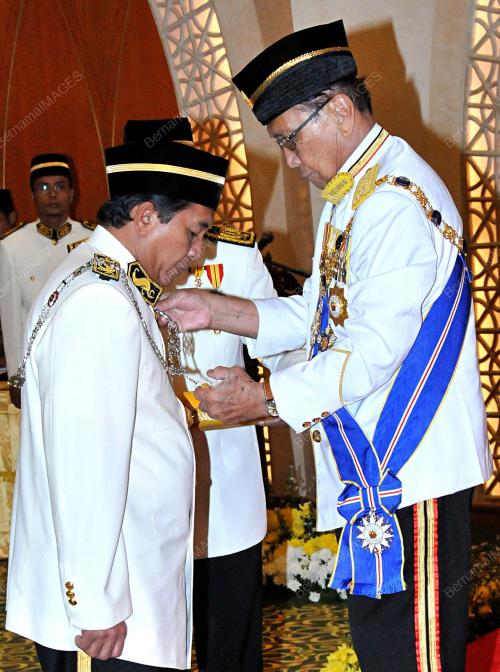 TUN ABANG MUHAMMAD SALAHUDDIN ABANG BARIENG