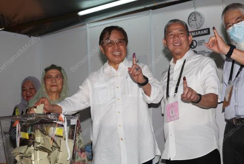 TAN SRI ABANG JOHARI TUN OPENG