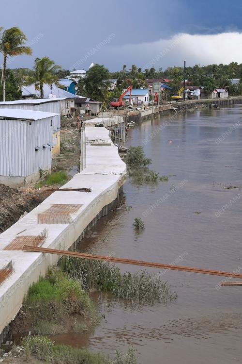 PROJEK BENTENG HAKISAN & LALUAN TEPI SUNGAI KAMPUNG GEDONG