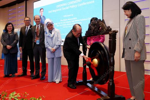 DATUK AMAR DOUGLAS UGGAH EMBAS