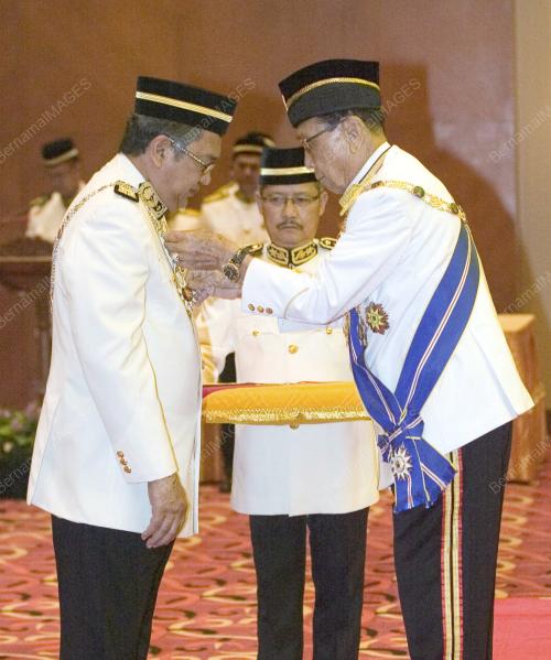 TUN MUHAMMAD SALAHUDDIN ABANG BARIENG