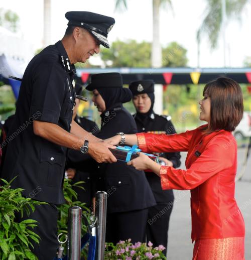 SK08_25032014_HARI_POLIS