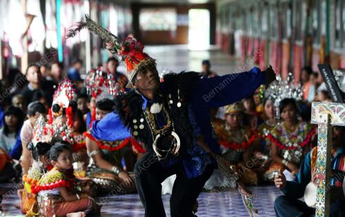 TARIAN NGAJAT