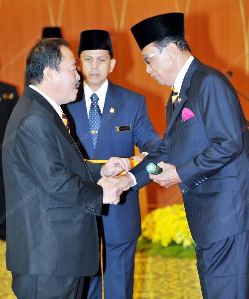 ISTIADAT ANGAT SUMPAH PELANTIKAN TIMBALAN SPEAKER DUN SARAWAK