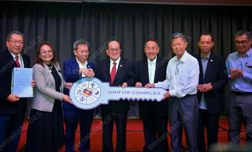 DATUK AMAR DOUGLAS UGGAH EMBAS