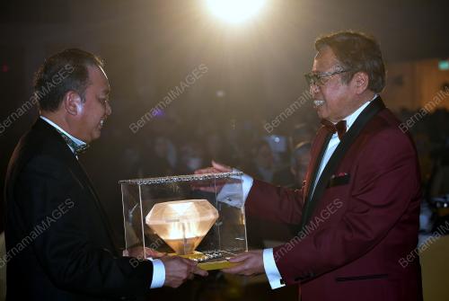 TAN SRI ABANG JOHARI TUN OPENG