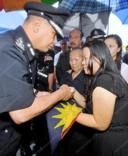 SK09_05022013_MENDIANG_GOMEZ