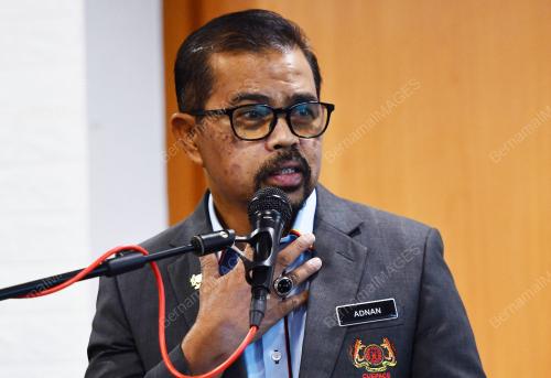 DATUK DR ADNAN MAT