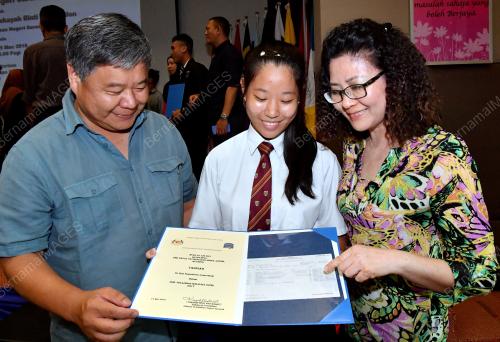 SK09_15032018_PELAJAR_CEMERLANG_BN201803141810