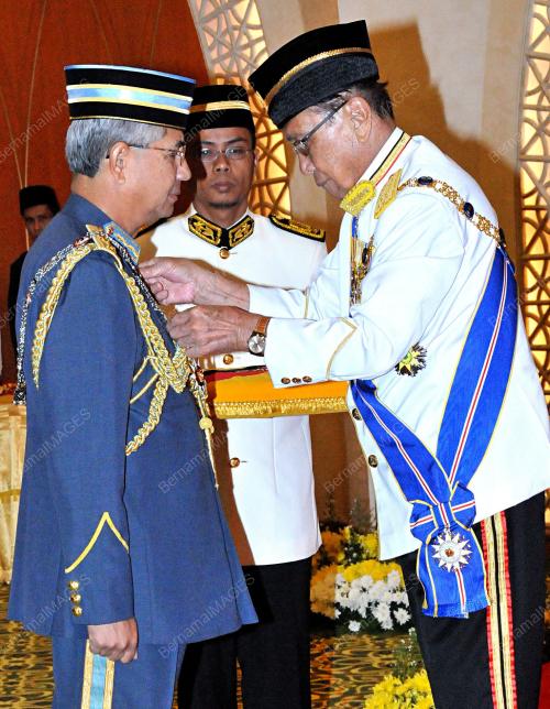 TUN ABANG MUHAMMAD SALAHUDDIN ABANG BARIENG