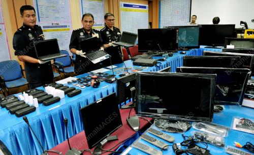 SK09_19112012_CURI_PECAH