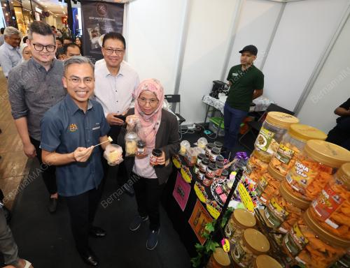 FAHMI FADZIL
