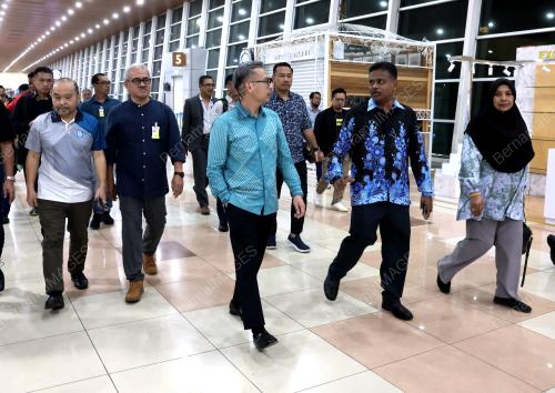 FAHMI FADZIL