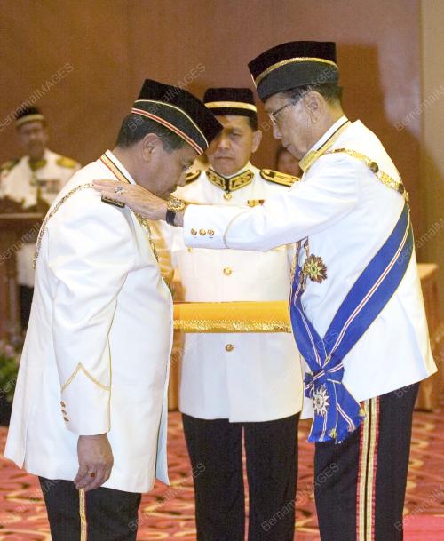TUN MUHAMMAD SALAHUDDIN ABANG BARIENG