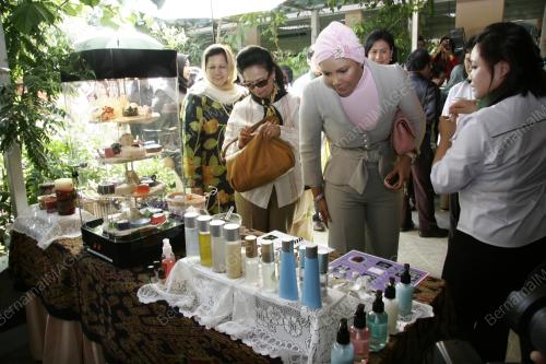 TUANKU NUR ZAHIRAH