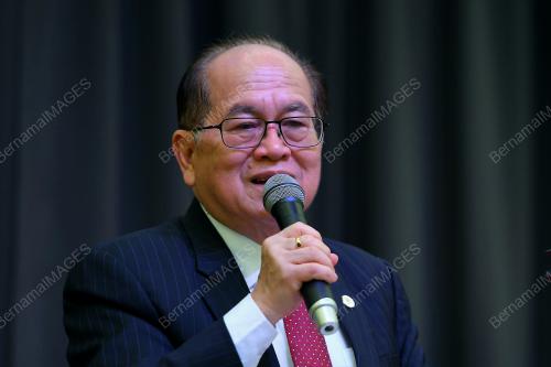 DATUK AMAR DOUGLAS UGGAH EMBAS