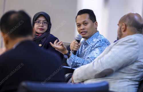 NIK NAZMI NIK AHMAD