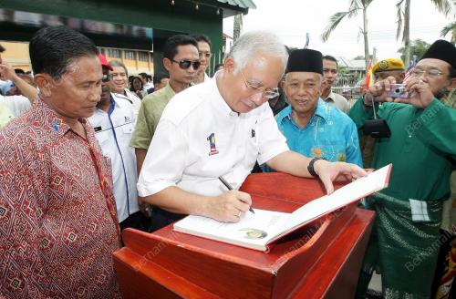 MOHD NAJIB TUN ABDUL RAZAK
