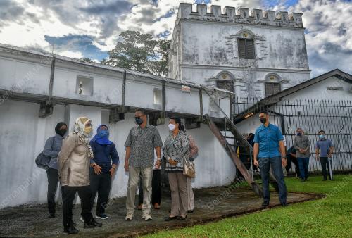 TUNKU HAJAH AZIZAH AMINAH MAIMUNAH