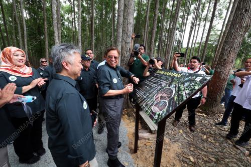TAN SRI ABANG JOHARI TUN OPENG