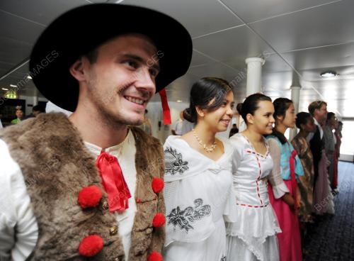 SK10_12072013_LOGOS_HOPE