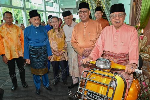 TAN SRI ABANG JOHARI TUN OPENG