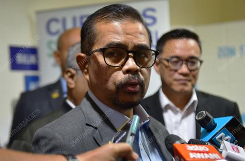 DATUK DR ADNAN MAT