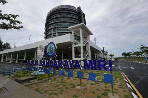 TAN SRI ABANG JOHARI TUN OPENG
